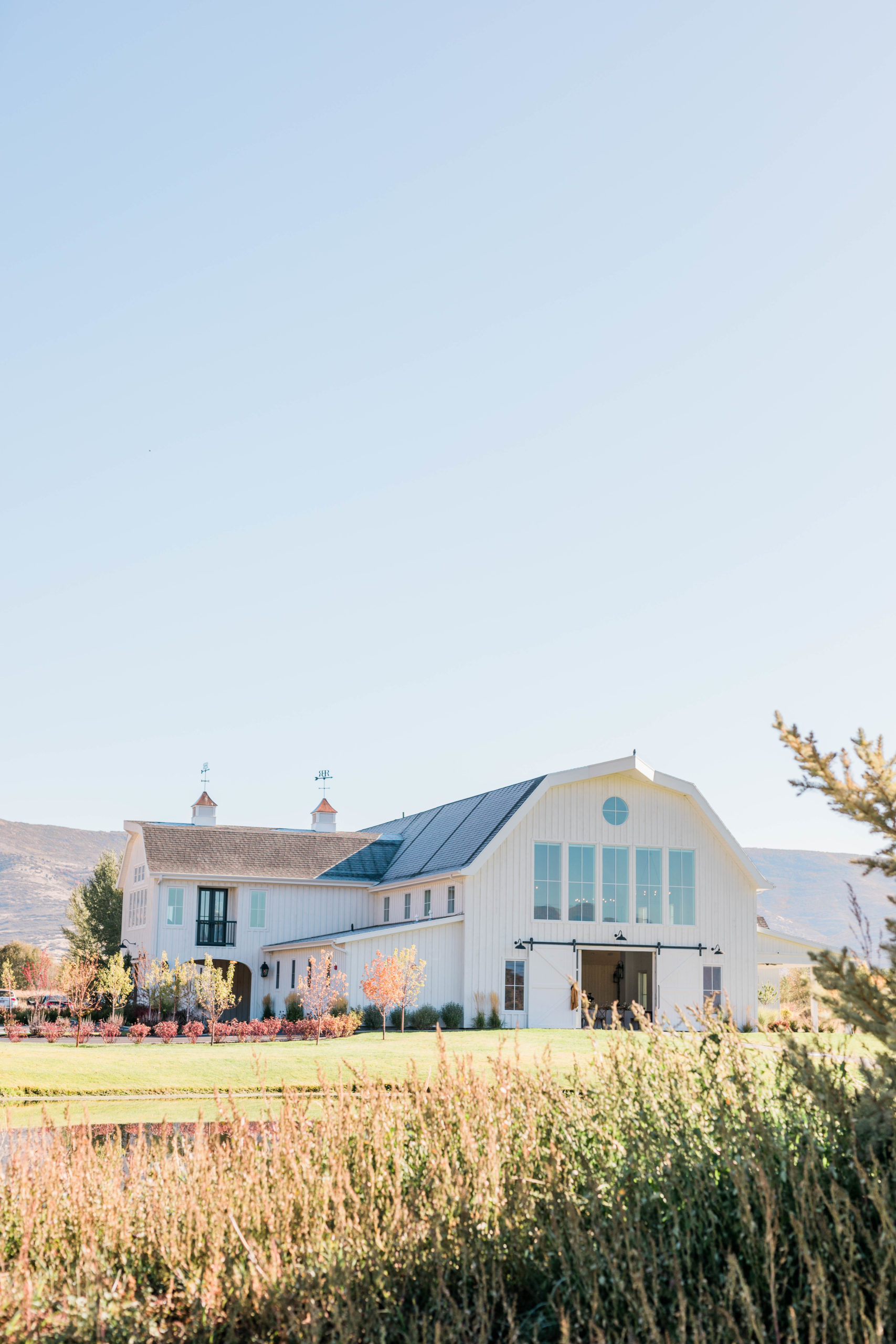 Boise wedding venue in the summer wedding season with tall white barn