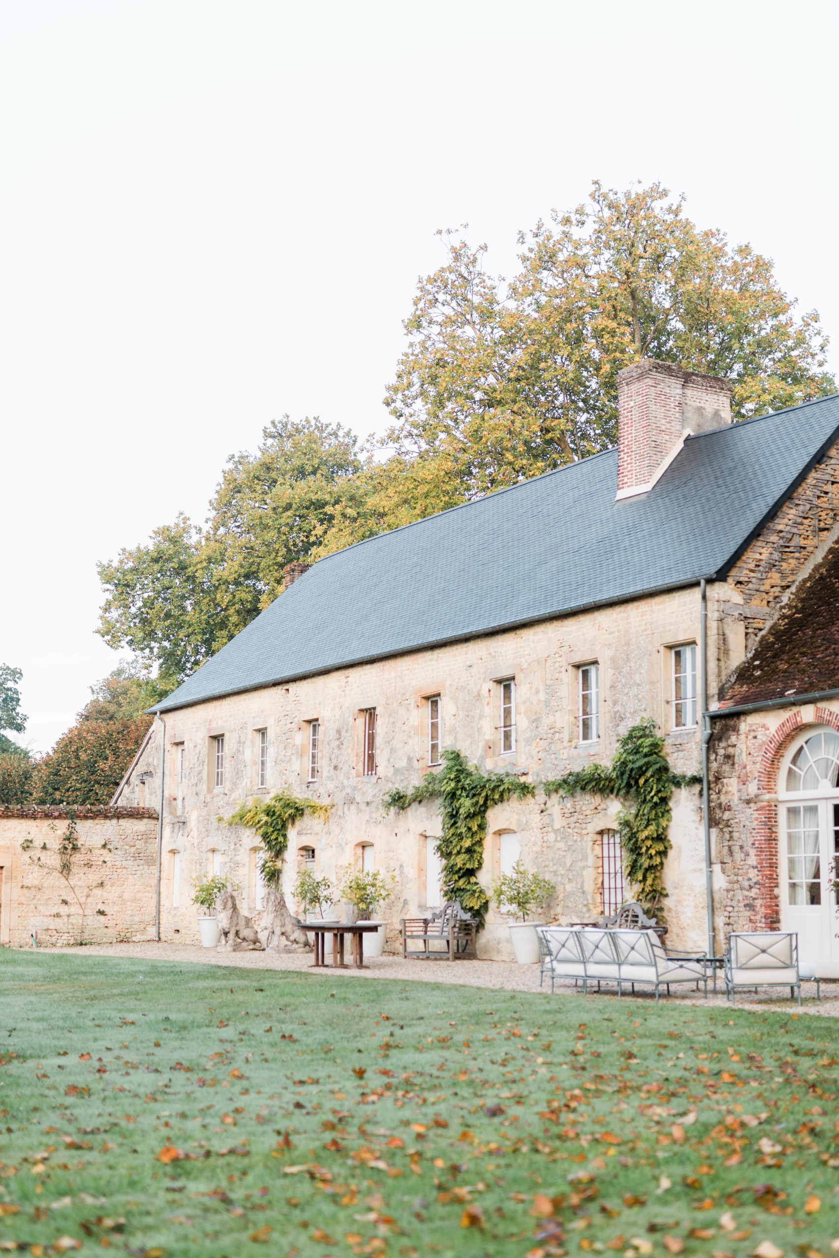 historic wedding venue with a large outdoor wedding space