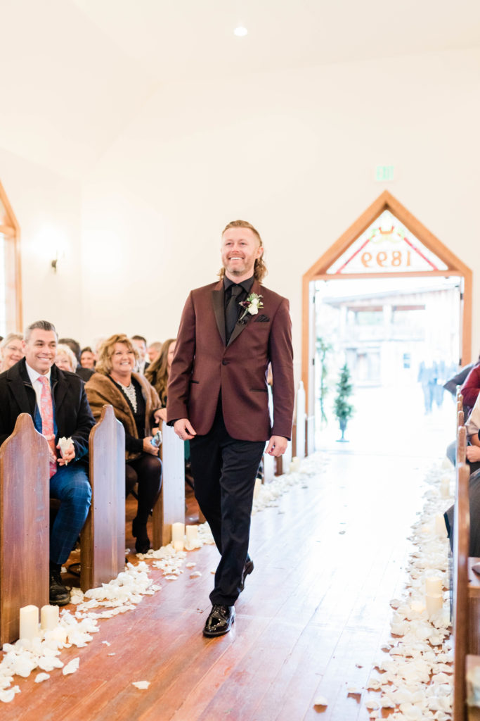 Boise wedding photographer captures groom walking down aisle 
