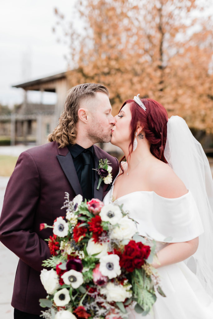 Boise wedding photographers capture bridal portraits at Still Water Hollow wedding