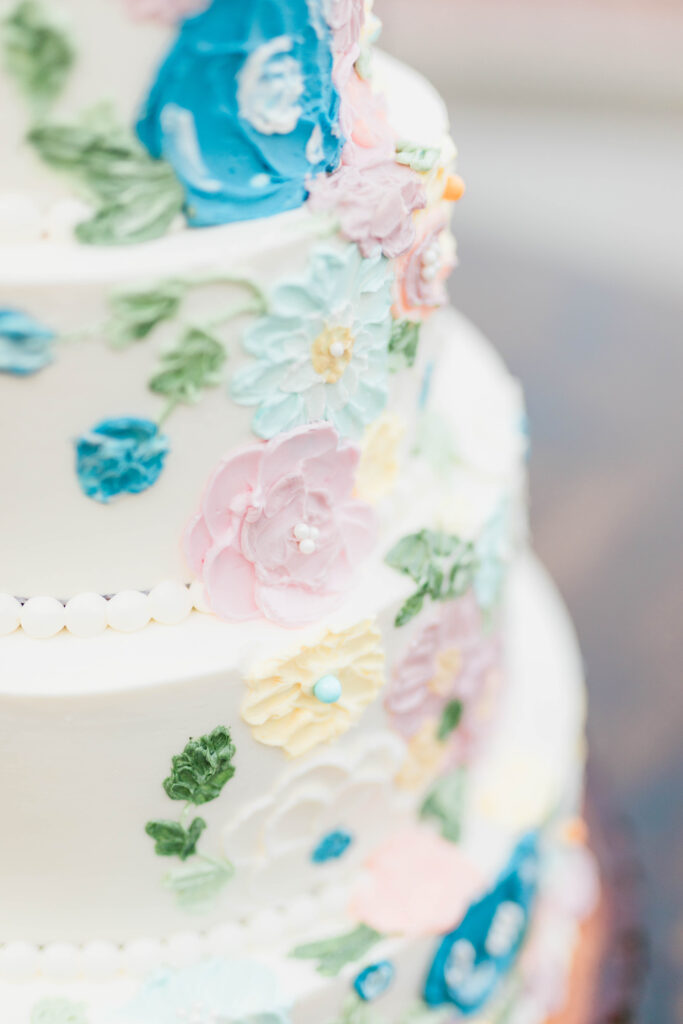 Boise wedding photographers capture close up details of wedding cake