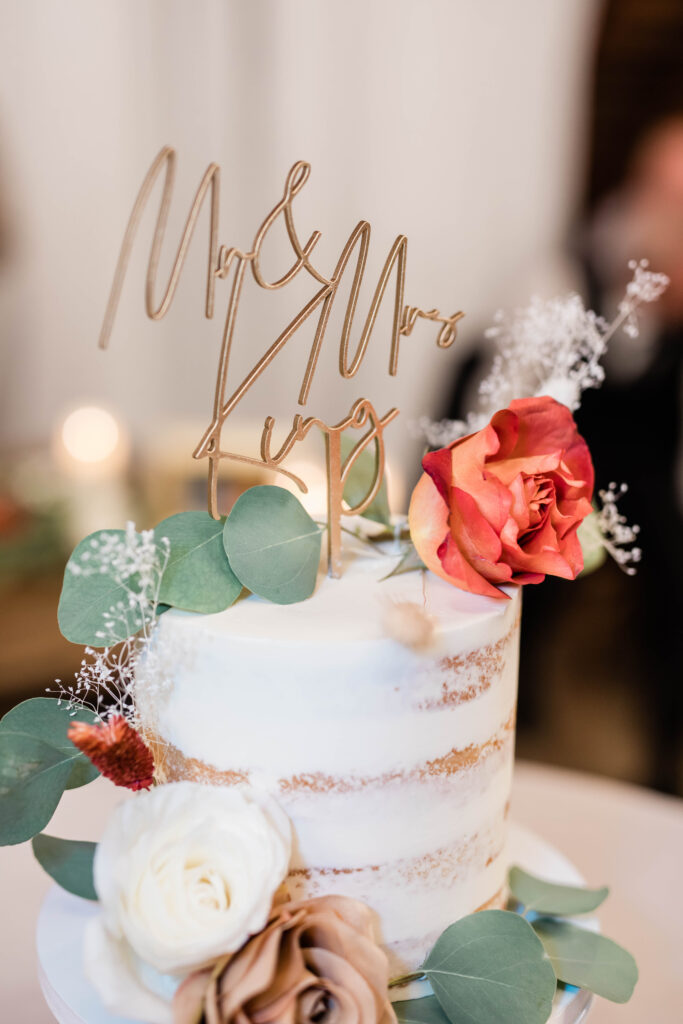 Boise wedding photographer captures close up of bohemian inspired wedding cake