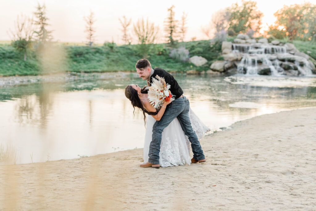 Boise wedding photographer captures groom dipping bride 