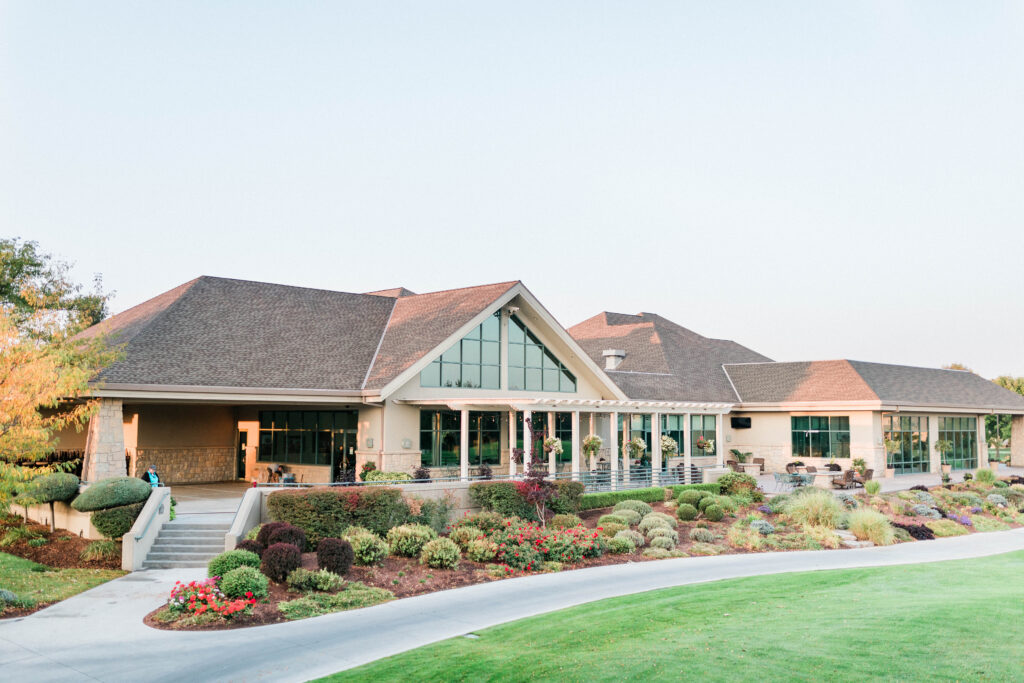 Boise wedding photographer captures the Club at SpurWing wedding venue